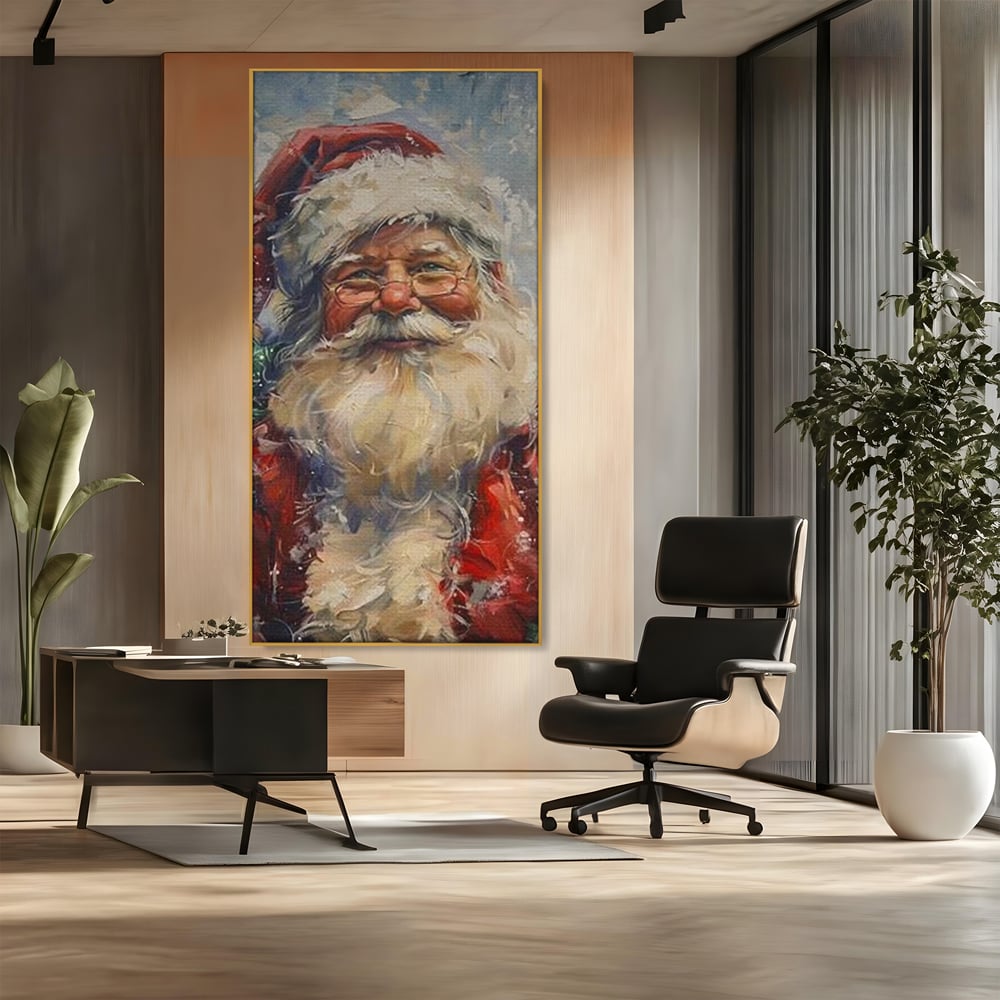 Tablou canvas cu pictura portret mos craciun cu ochelari, in rama de aluminiu auriu, pe perete intr-un birou